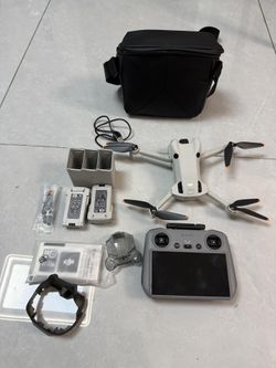 Mini 4 Pro Very new. Three batteries Fly smoothly. A screen and Original packaging