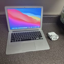 MacBook Air 13in i5 Laptop 4gb Ram  SSD W/Lifetime Office