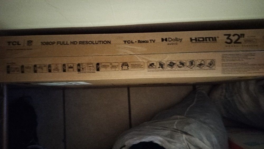 ACCEPT OFFERS! NEW!!TCL Built In Roku IN BOX 32"