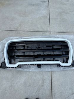 22 GMC SIERRA 1500  GRILL
