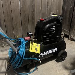 HUSKY 8 GAL AIR COMPRESSOR