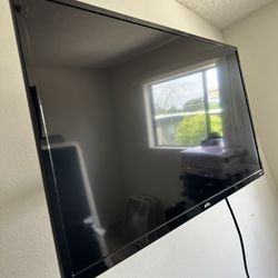 32in Roku Flat Screen TV