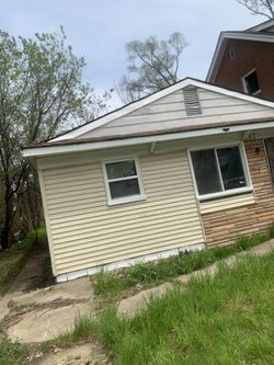 3 bedroom house on Detroit west side fully remodeled (turn key) new everything has a garage No basement. Home has been fully updated to fit the taste 