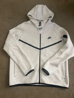 BRAND NEW nike tech