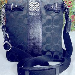 COACH COLLETTE BLACK SILVER SIGNATURE CROSSBODY SMALL BAG VINTAGE 44752