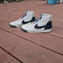 Size 8 Nike Shoes