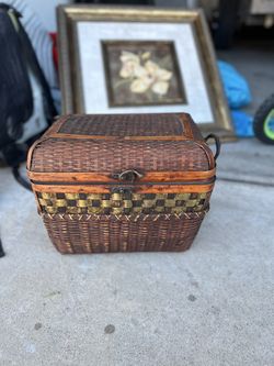 Beautiful Wicker Picnic Basket 