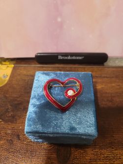 Goldtone Open Heart Brooch Red Glittery Enamel Finish with Rhinestone 1.25" F10