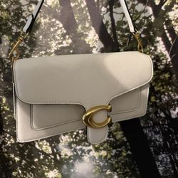 White COACH TABBY 🧸