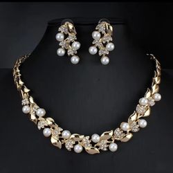 NEW Pearl Rhinestones Necklace Earrings Set