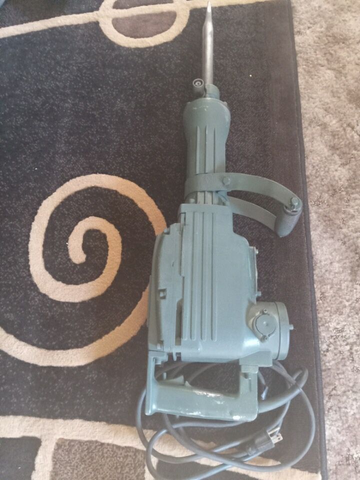 Hitachi PH65A Demolition Hammer 220V