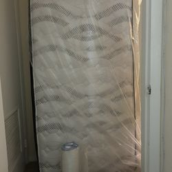 Comfy 14" Firm Hybrid Mattress + Sealed L pillow
