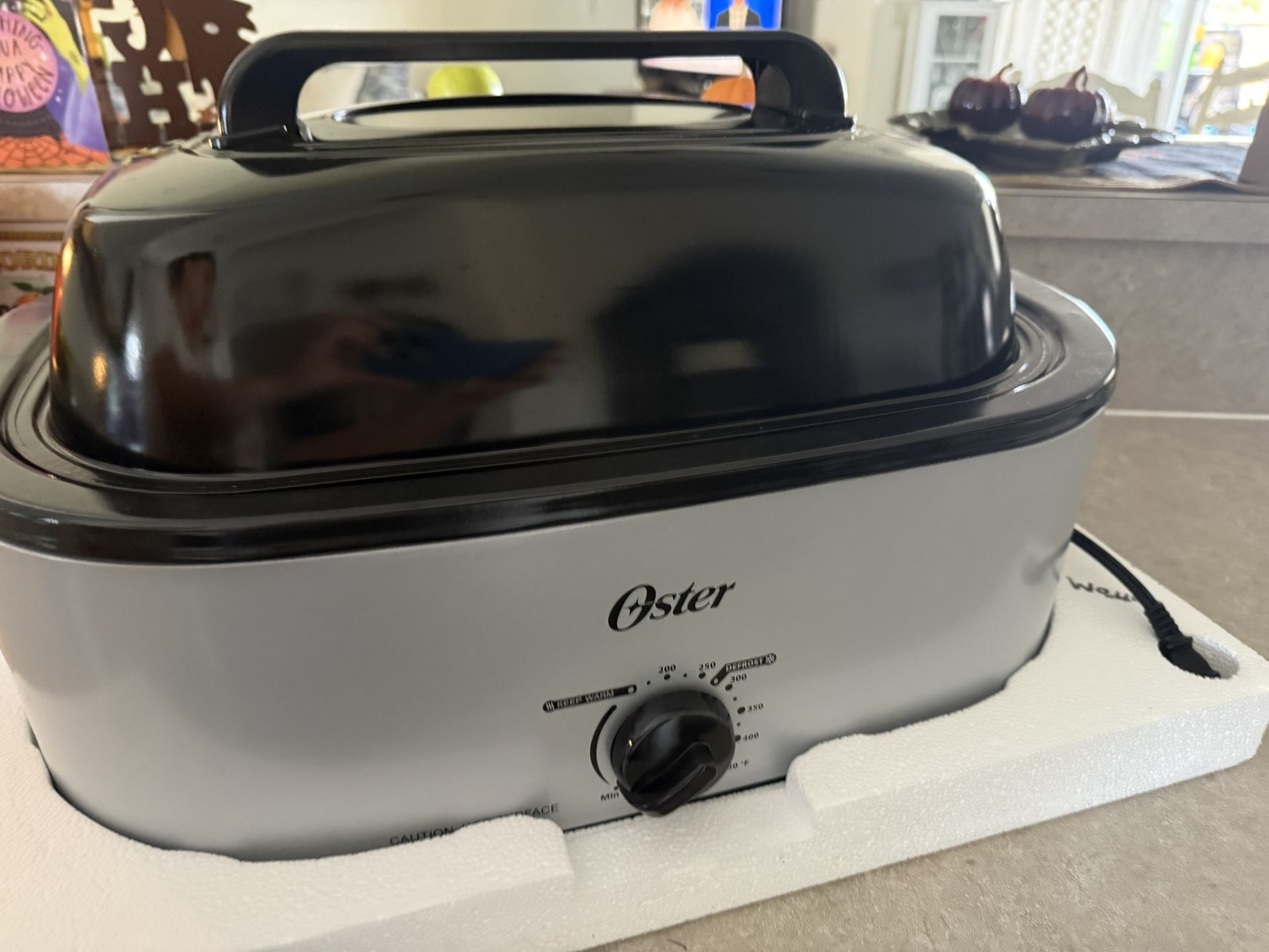 Oster Roaster Oven - This 18 qt electric roaster oven is perfect for cooking up a 24lb Turkey. Used Twice! Pick Up In SLW/Torino Area
