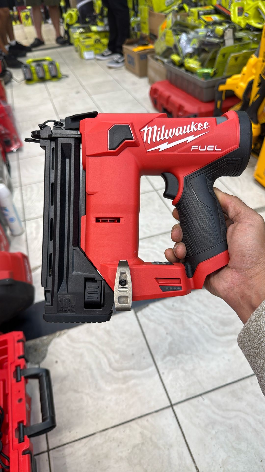 Milwaukee M12 18 Ga Brad Nailer