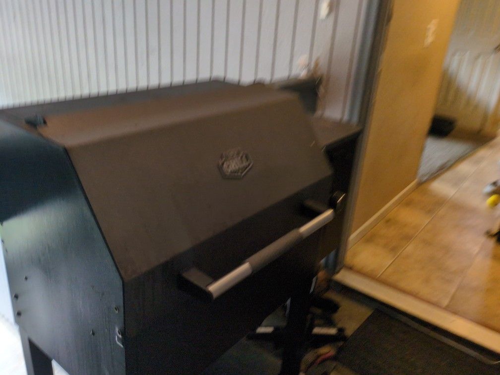 Electric Pellet Smoker By Expert Grill