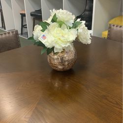 Artificial flowers arrangement