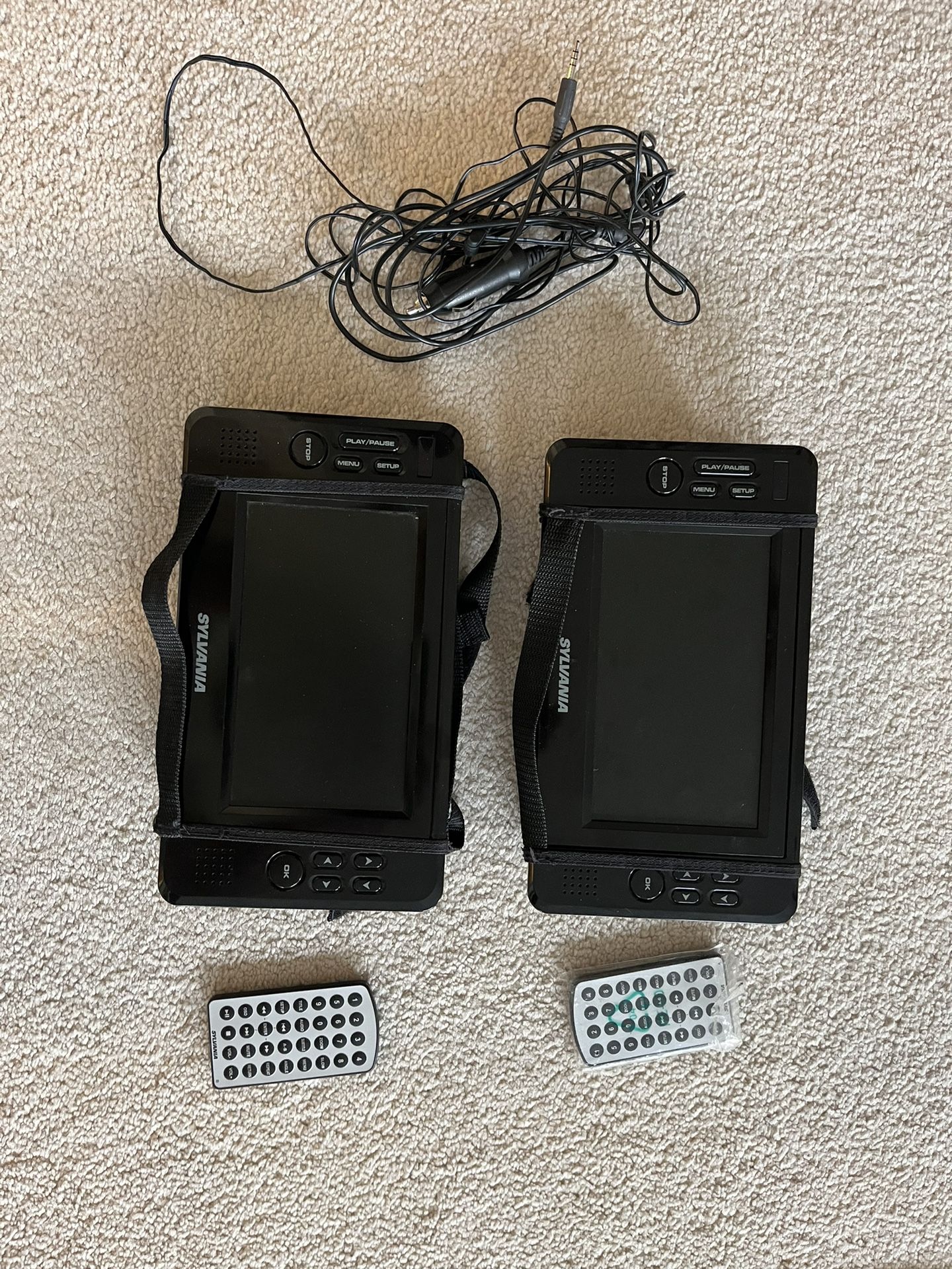 SYLVANIA DVD PLAYER DUAL SCREENS FOR CAR