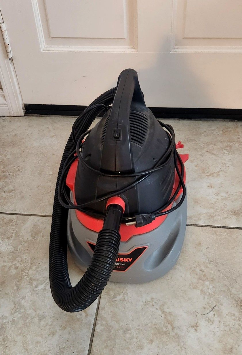 Husky 2.5 gal 9.5 Liters Wet/Dry Vac good pre-owned condition 