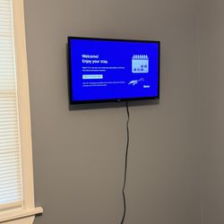 35 Inch Roku Smart Tv And Wall Mount 