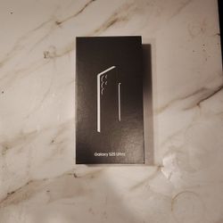 BNIB Samsung Galaxy S25 Ultra w/Screen Protector And Case 