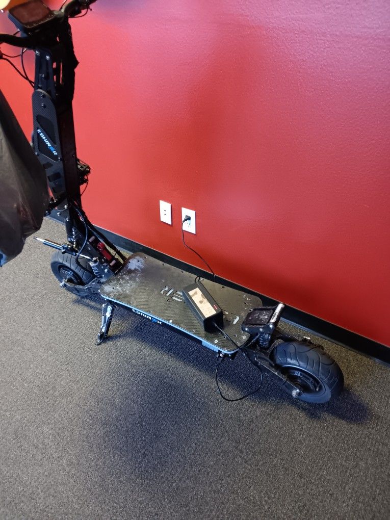 4k Watt 72 V 40 Ah Batt Ery Scooter