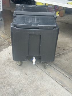 Cambro Rolling Ice Caddy / Insulated Ice Bin – $350