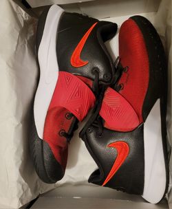 ***Kyrie Flytrap III***