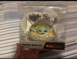 baby yoda makeup brush