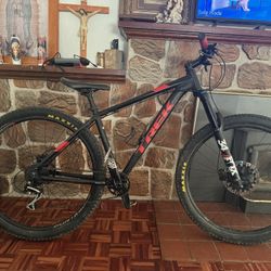 Trek Marlin 7 Mountain Bike