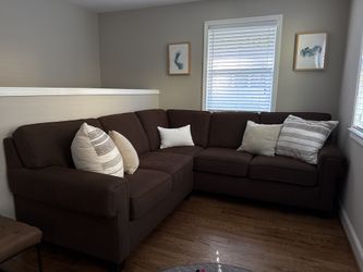 SECTIONAL SOFA/COUCH