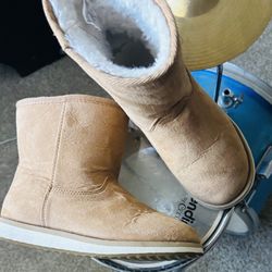 Size 2 Girls Winter Boots