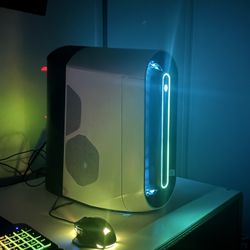 Alienware Aurora R11 – i7 10700 / RTX 2070 SUPER / 16GB / 2TB+256GB SSD GAMING DESKTOP