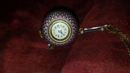 Ladies necklace watch