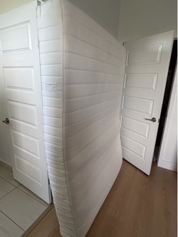 QUEEN MATTRESS