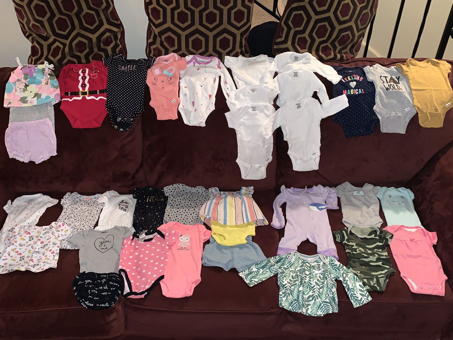 SALEING IN A BUNDLE‼️ (69 NEWBORN BABY CLOTHES )ONLY WORN ONE TIME