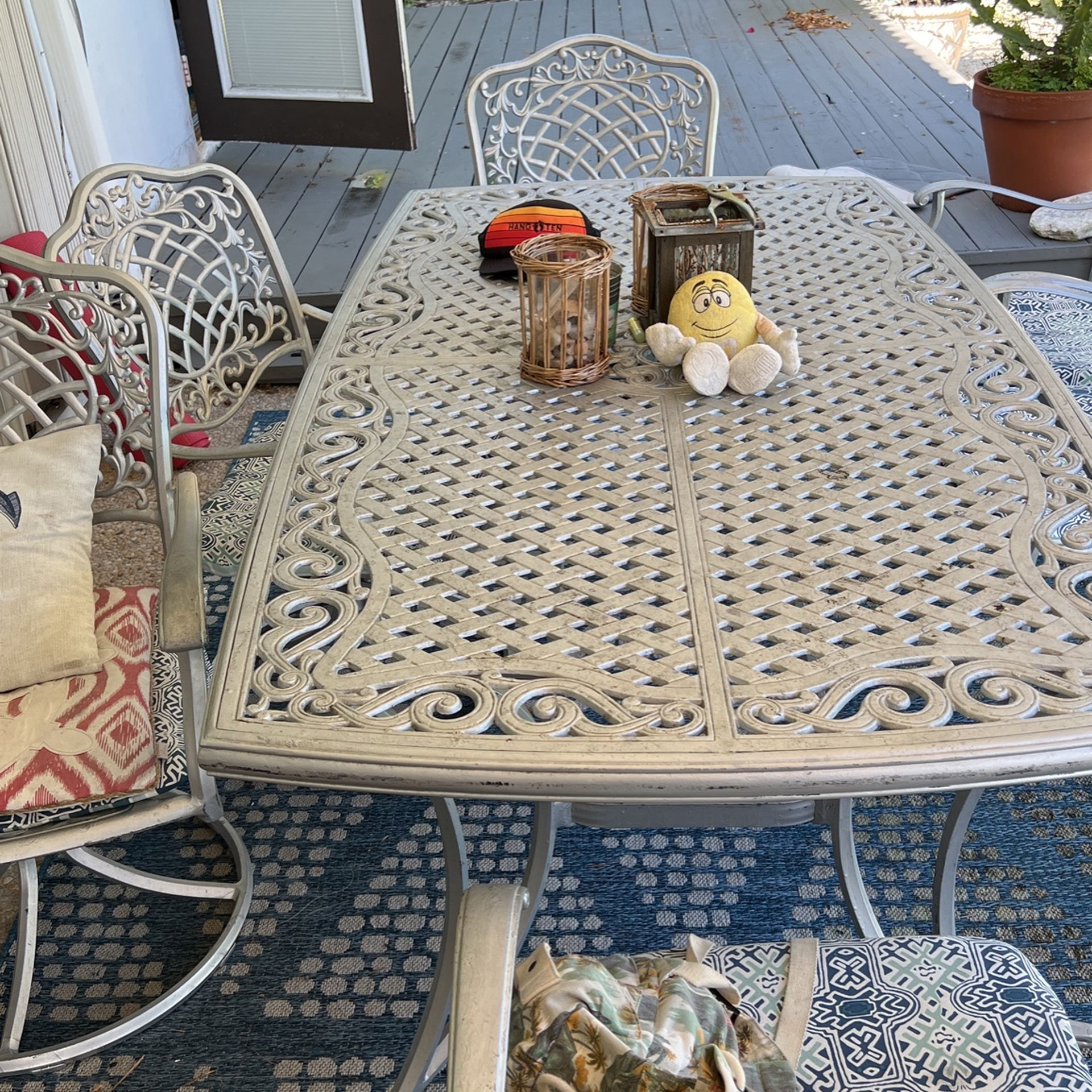 Outdoor metal table and six chairs for Sale in Sunny Isles Beach, FL OfferUp