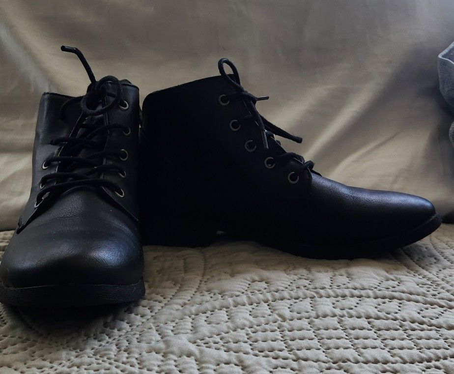 Black Boots SIZE 6