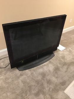 Olevia Big Screen TV, in Great Condition