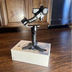 🎥  DJI RS 3 Mini Gimbal