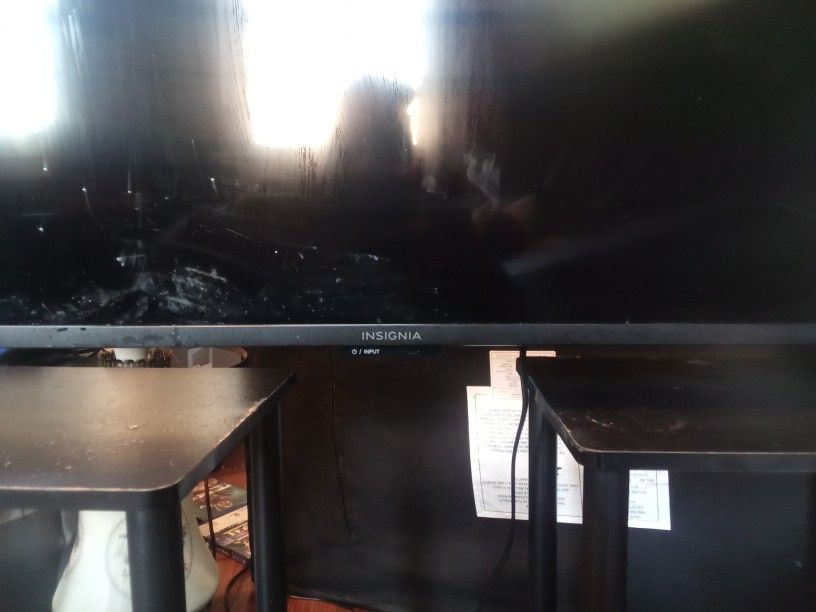 Insignia Flat screen Smart TV