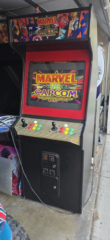 Black arcade machine MARVEL Vs CAPCOM 22" monitor (lcd)