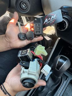 Car Keys N Remotes/ Llaves Con Control