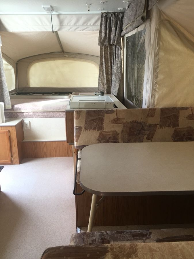 2000 Jayco Heritage pop up camp trailer