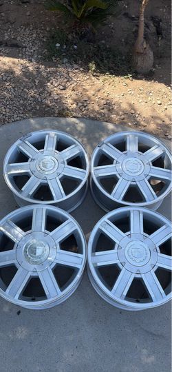 Cadillac Escalade 7-spoke OEM wheel