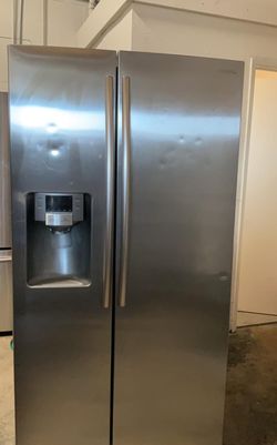 Samsung Side-by-Side Stainless Steel Refrigerator
