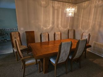 Matching Dining Room & Hutch set