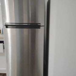 Whirlpool Refrigerator Excellent Condition 