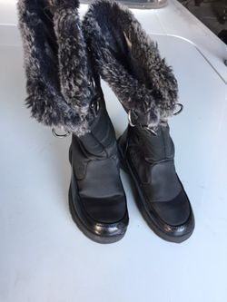 Black fur boots