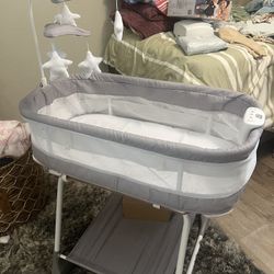 Simmons kids Bassinet / Crib / Changing Table