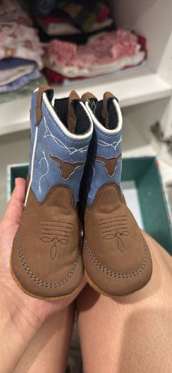 Baby shoes size 4